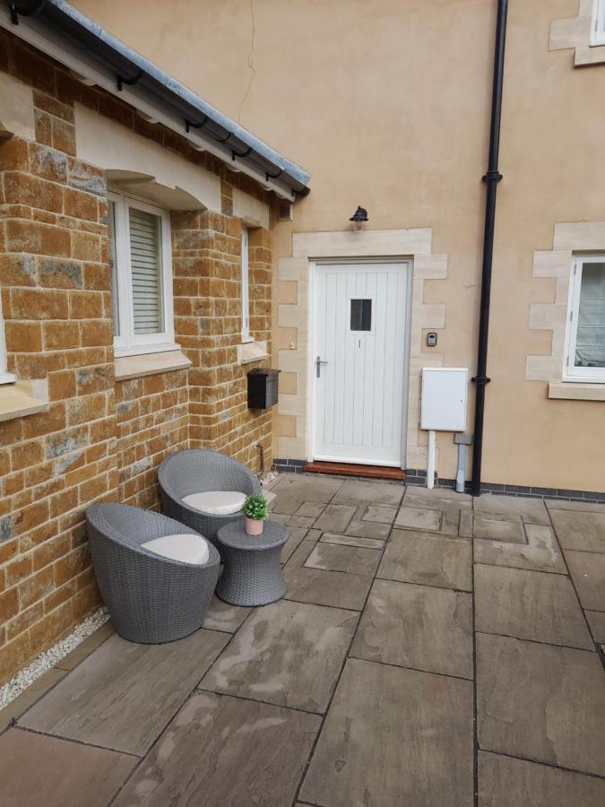 The Stables A Contractor Family 2 Bed Town House In Central Melton Mowbray Exterior photo
